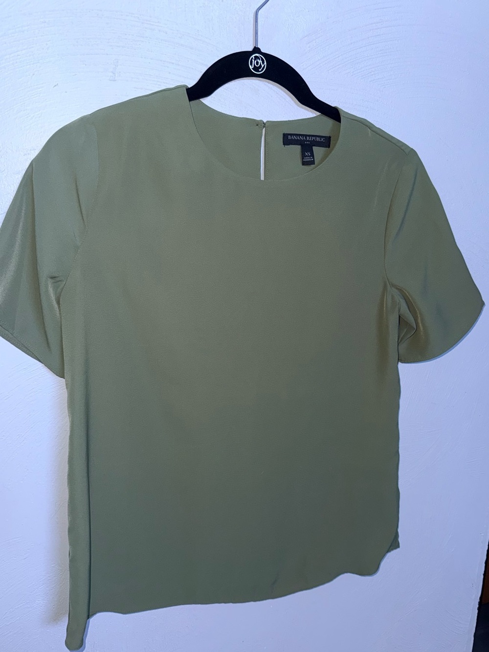 Banana Republic Olive Green Short Sleeve Silky Crewneck Blouse